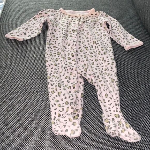Carter’s footsie   - Picture 1 of 3